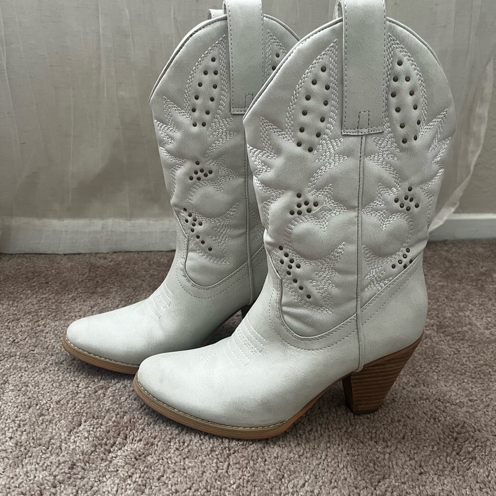 GUC size 6.5 heeled cowboy boots